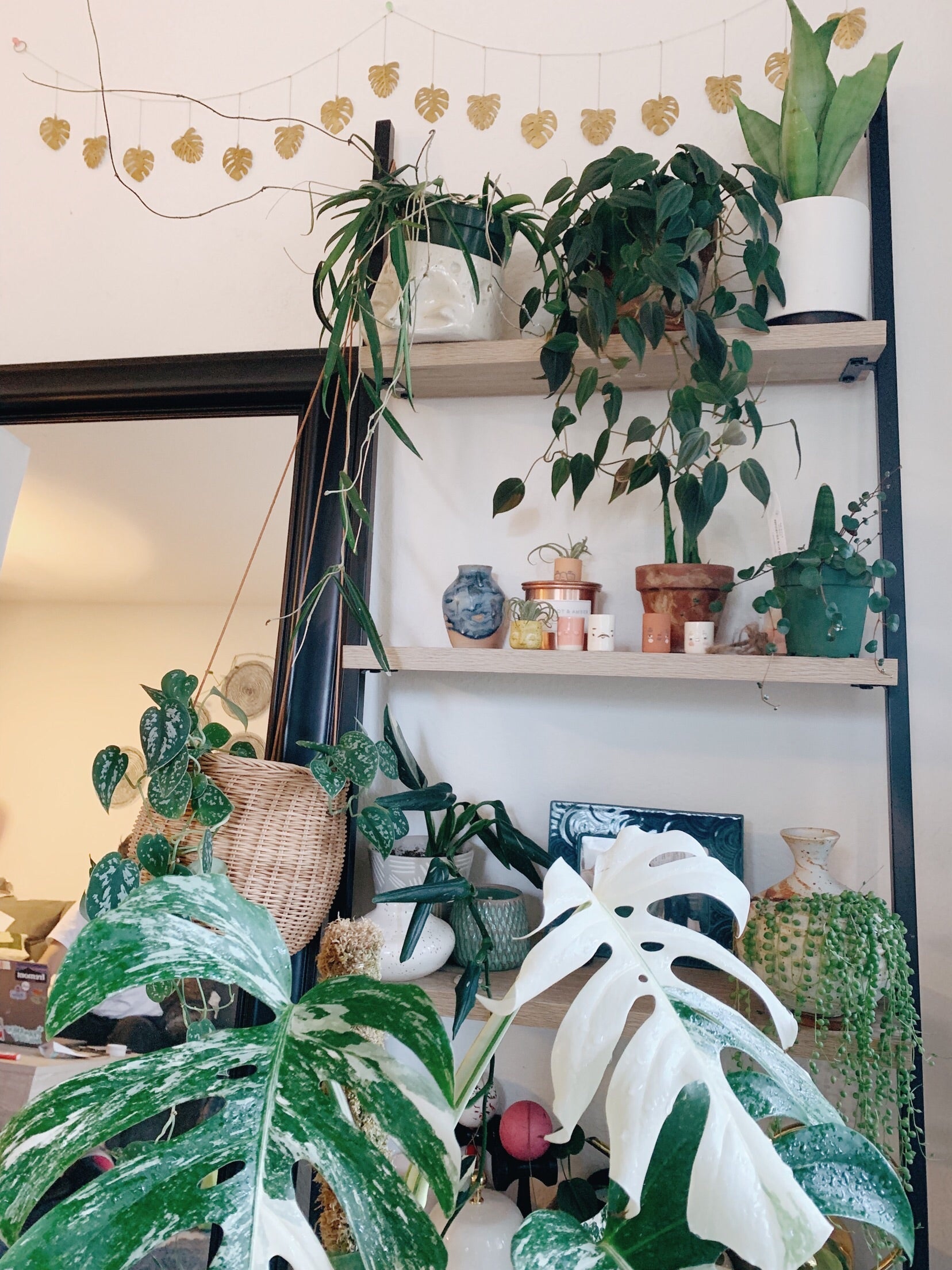 Monstera Hammered Brass - Decorative Garland